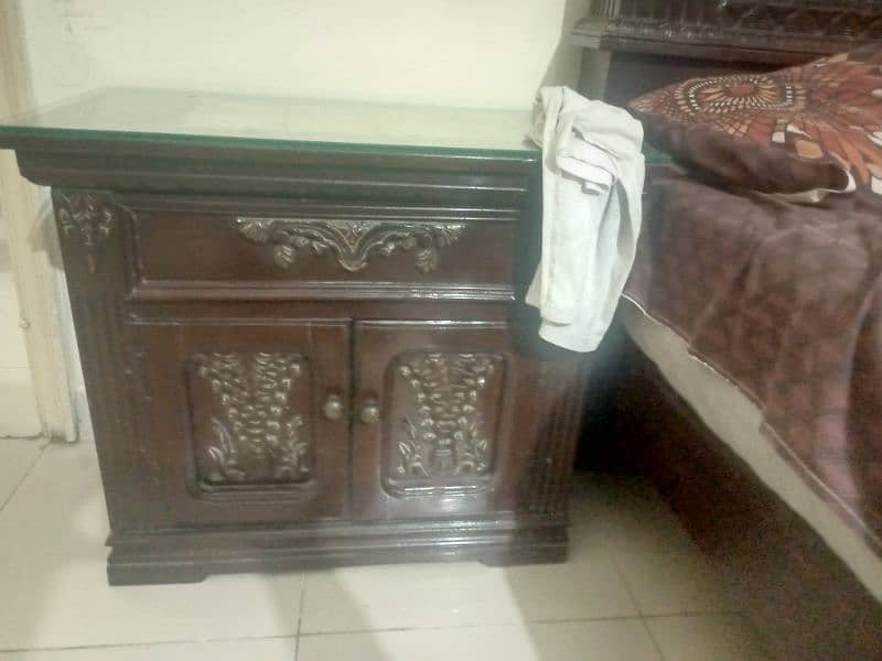 Chinuti wooden bed dressing 3