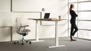 Electric height adjustable standing desk