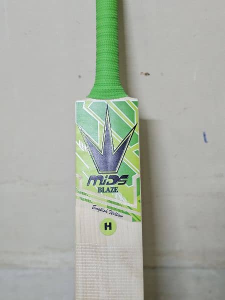 Mids Blaze English Willow Bat for Urgent Sale 0