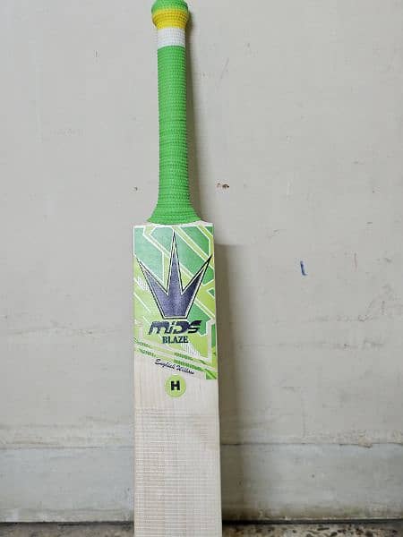 Mids Blaze English Willow Bat for Urgent Sale 1