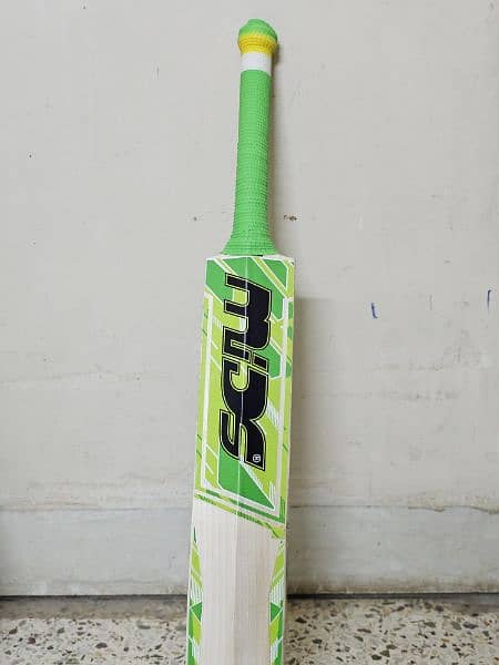 Mids Blaze English Willow Bat for Urgent Sale 3