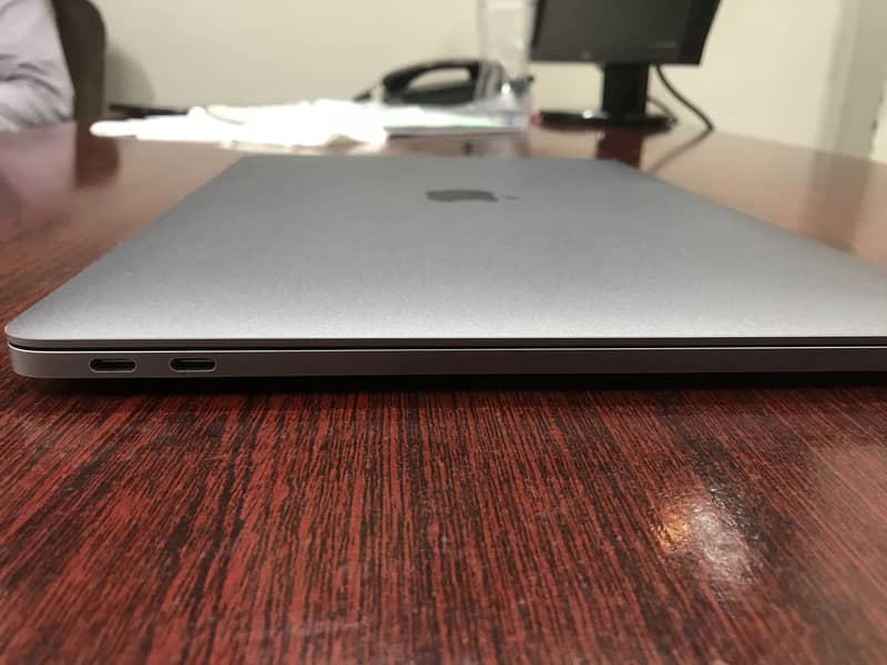 MacBook Pro 13-Inch 2017 Core i7 5