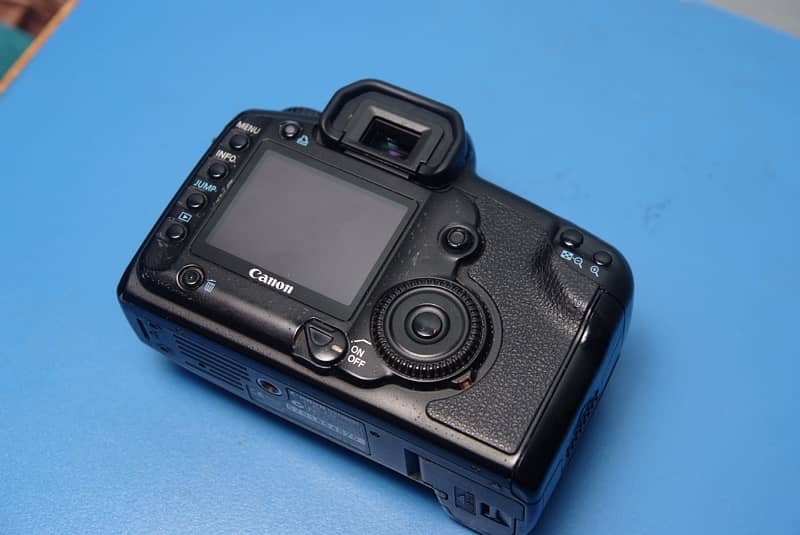 Canon 5d classic (mark 1) Dslr + canon 50mm f1.8 1