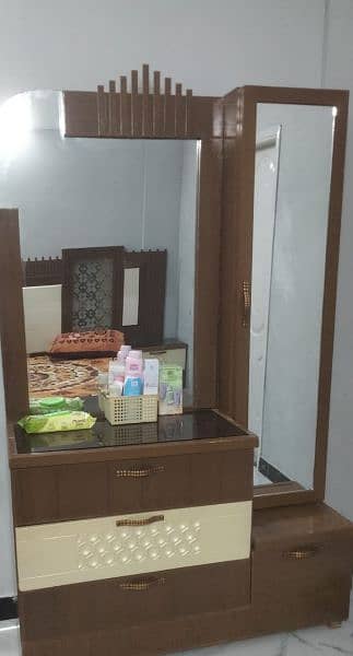 King size bed with mattress dressing table almari good condition 4