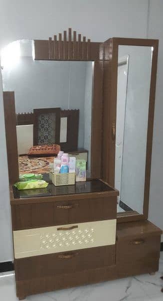 King size bed with mattress dressing table almari good condition 6