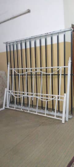 Iron bed king size