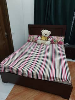 Queen size bed set with matress