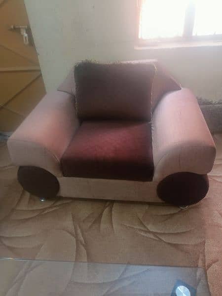 5 seater sofa set new condition . imported velwat cloth poahesh 3