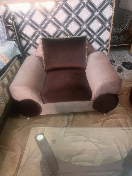 5 seater sofa set new condition . imported velwat cloth poahesh 4