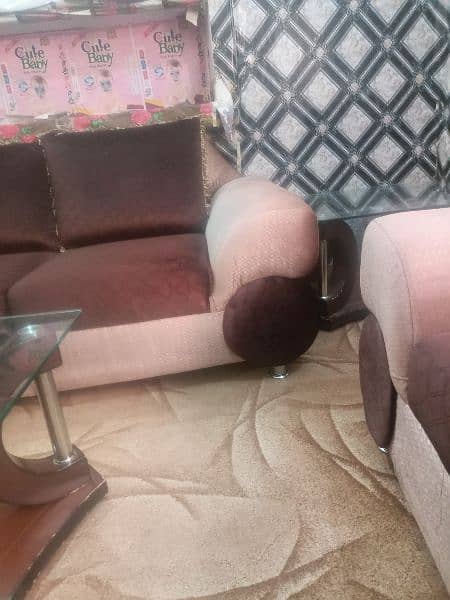 5 seater sofa set new condition . imported velwat cloth poahesh 5