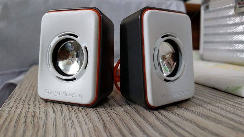 SONY ERICSSON PORTABLE SPEAKERS 3