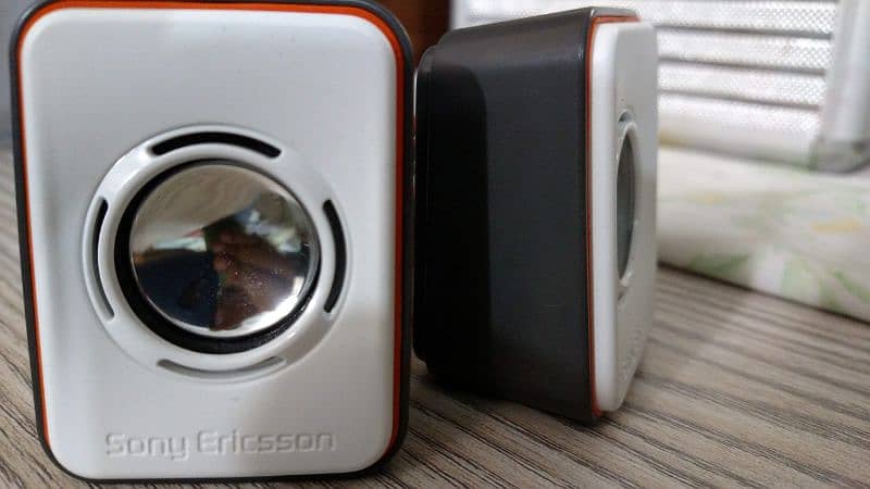 SONY ERICSSON PORTABLE SPEAKERS 4