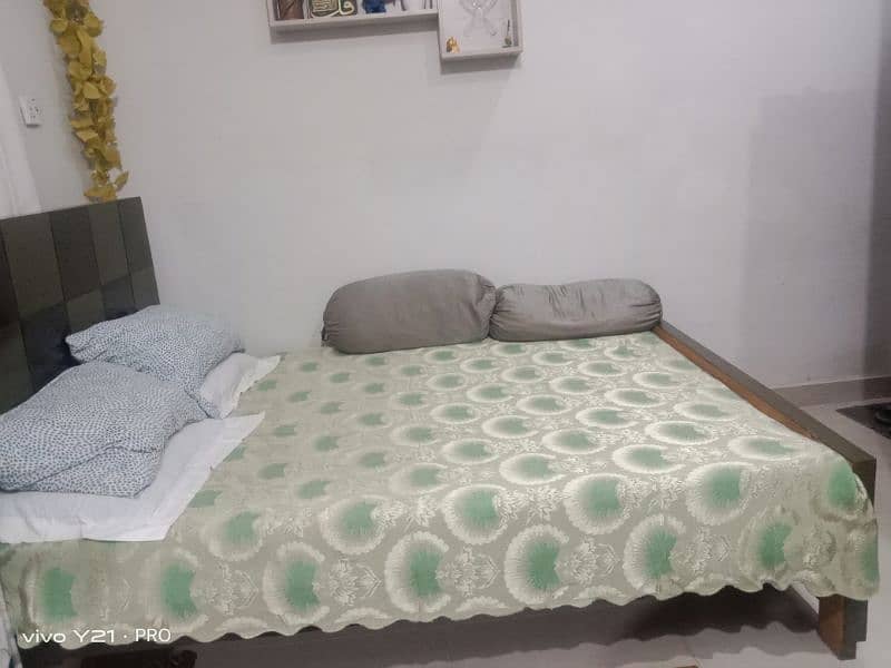 attractive queen size bed with mattress for sale 0