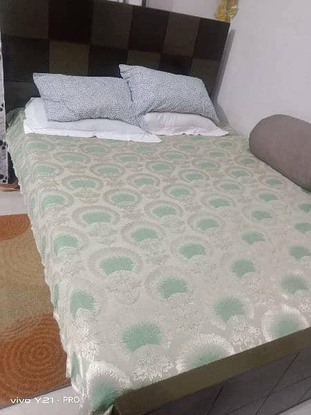 attractive queen size bed with mattress for sale 2