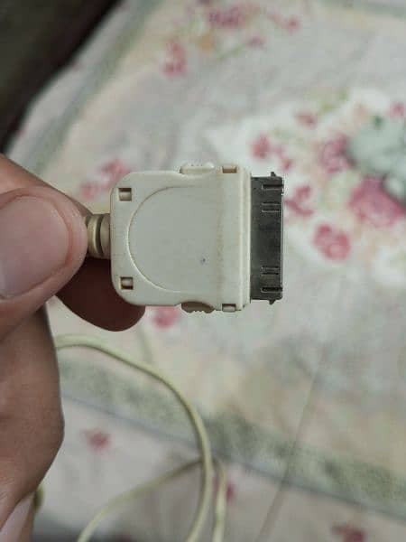 agrent sell for iPhone 4 charge and Huawei charger + lead used all ok 1