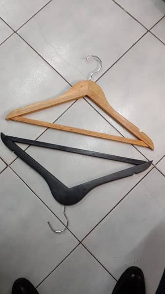 wooden hangers |Top quality |New|pro | boutique 10