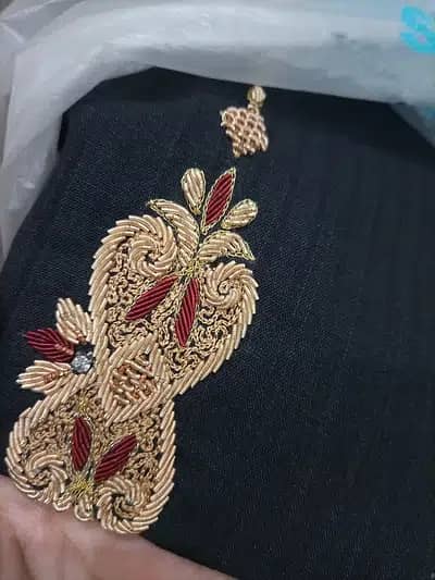 Men embroided sherwani 2