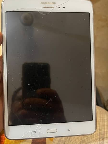 Samsung Galaxy Tab A 8"  2gb ram 16 gb rom 1
