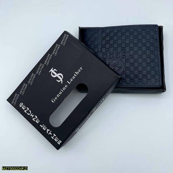 •  Material: Leather
•  6 Card Pockets
• 2