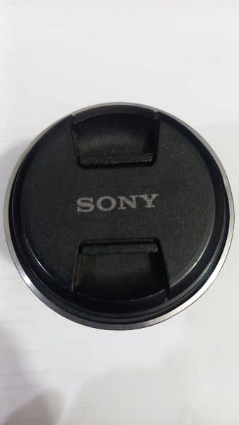 Sony 50 mm  1.8 lens 4
