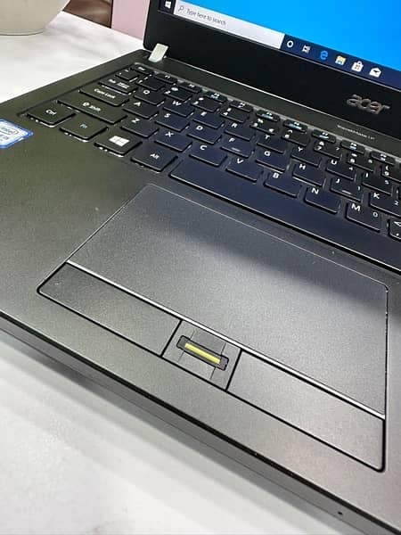 Acer travelmate core i5 6th gen 8/256 ssd 13