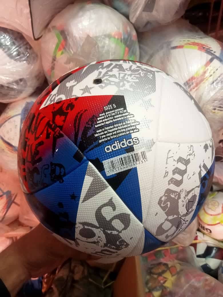 Foot balls/Fifa foot ball/Soccer ball/for sale (03217102625) 1
