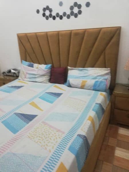 bed set very good condition 4