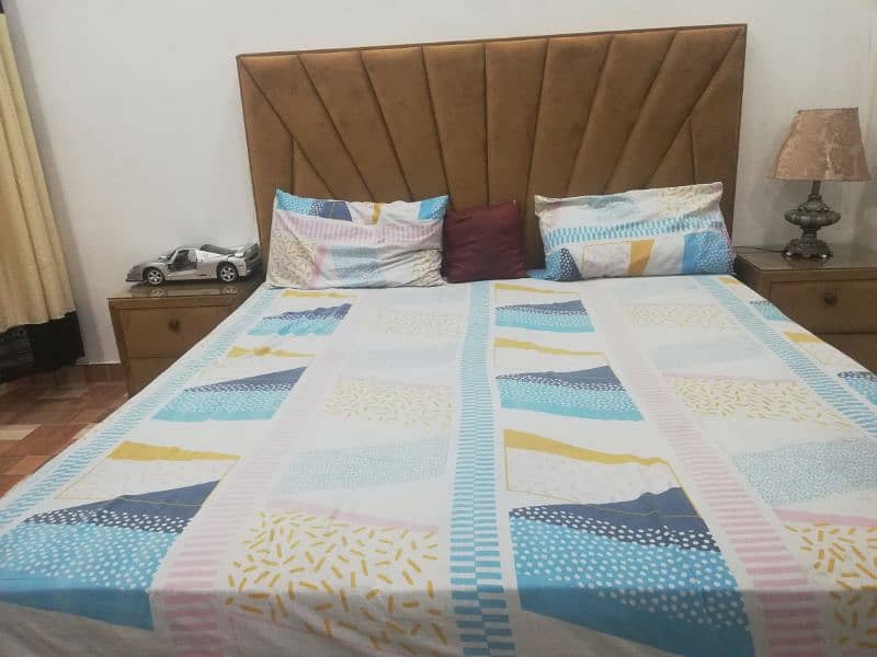 bed set very good condition 5