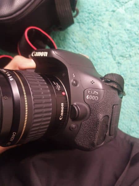 Canon. 600d
1 lence
2 betry
1 charger
1 bag 9