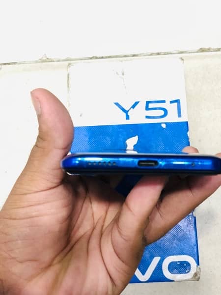 realme y51