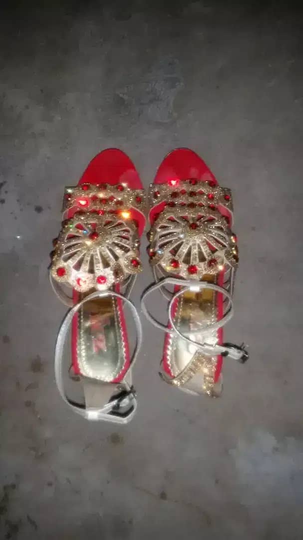 ladies sandle for sale. slightly used. no issue. size 8 0