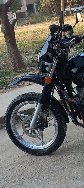 Suzuki GS 150 2