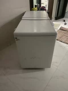 frige n freezer available