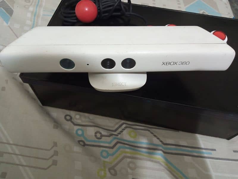 Kinect Xbox 360 and arcade stick Xbox 360 available 2