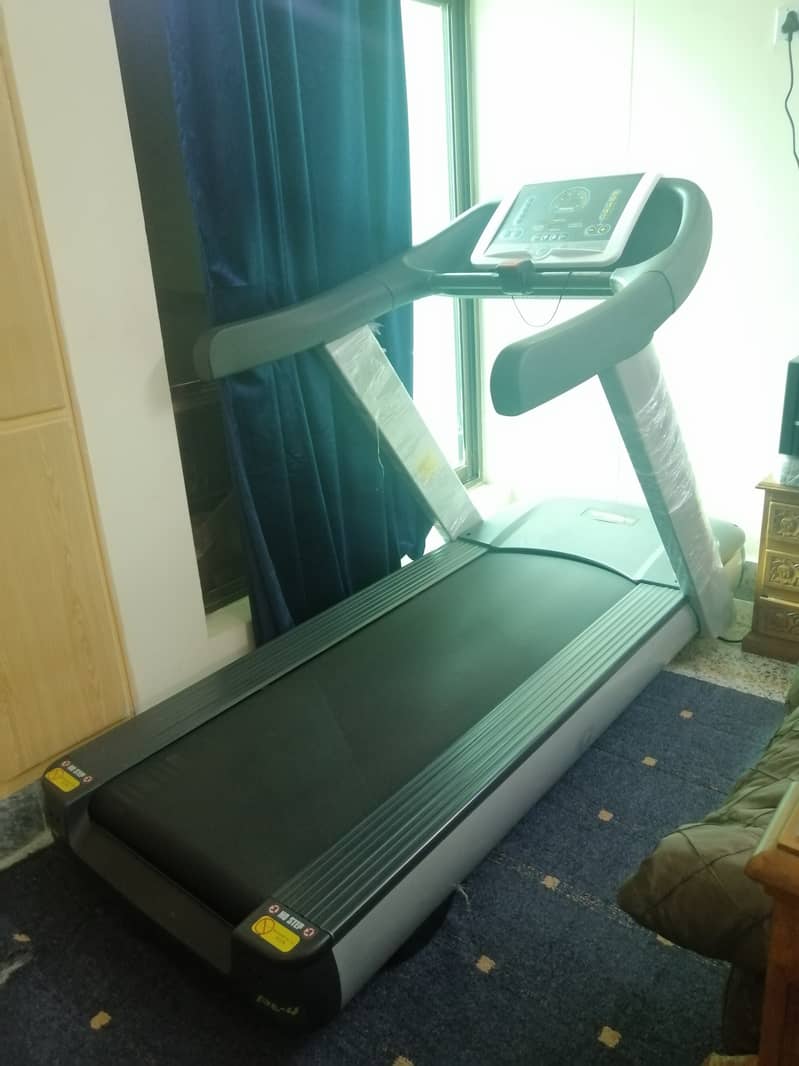 TechnoGym Treadmill Electric Running Machine 0