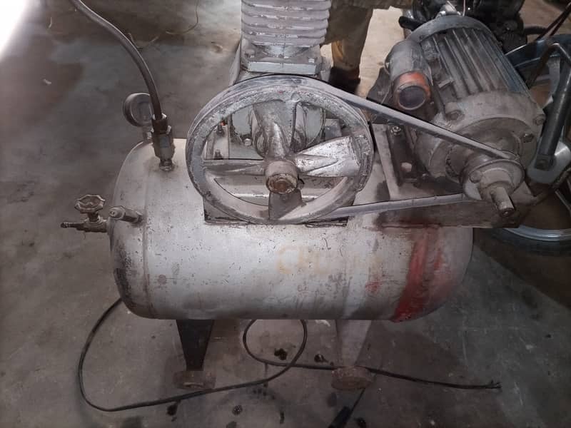 Air Compressor Urgent sale 1