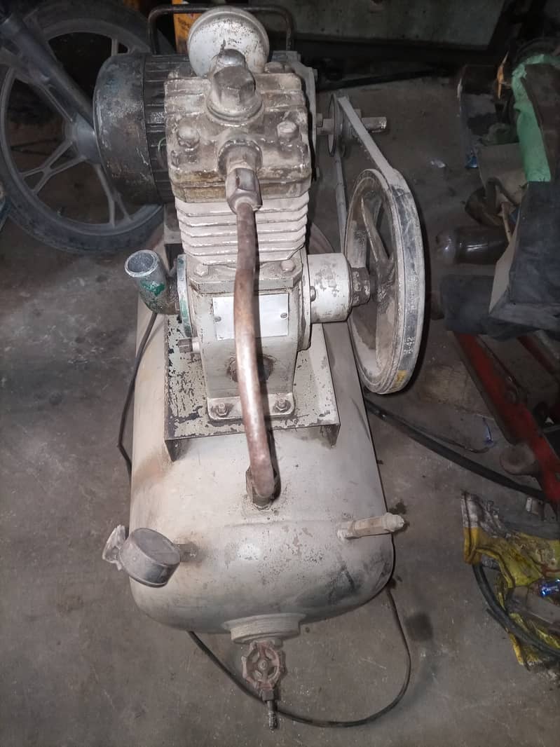 Air Compressor Urgent sale 2