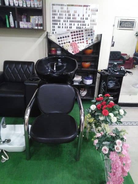 Running beauty saloon for Sale 1