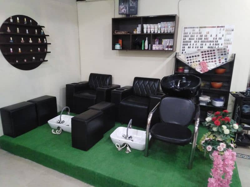 Running beauty saloon for Sale 3