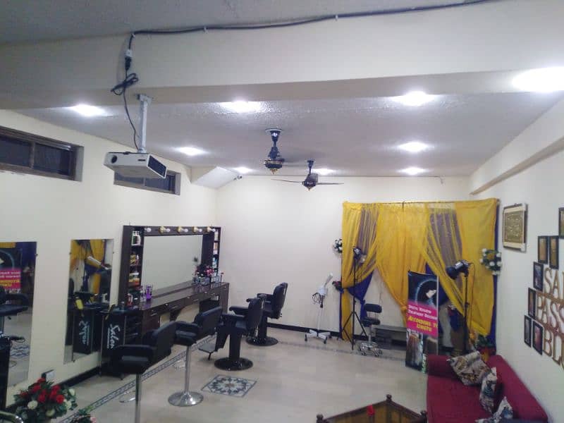 Running beauty saloon for Sale 15