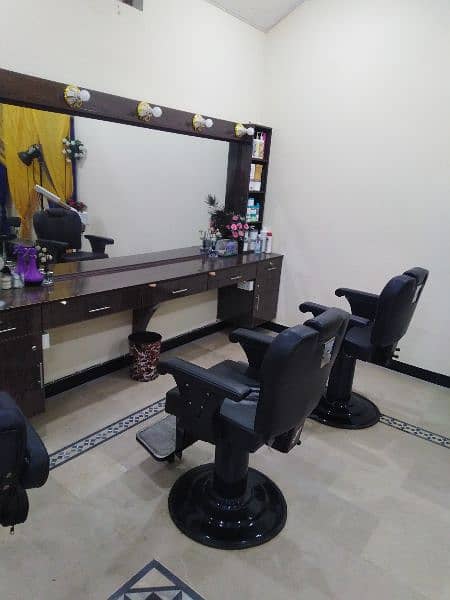 Running beauty saloon for Sale 16