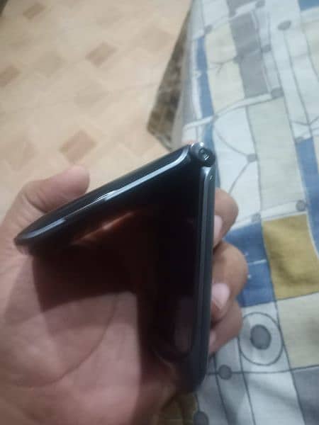 motrola razr folding mobile. . No exchange 0