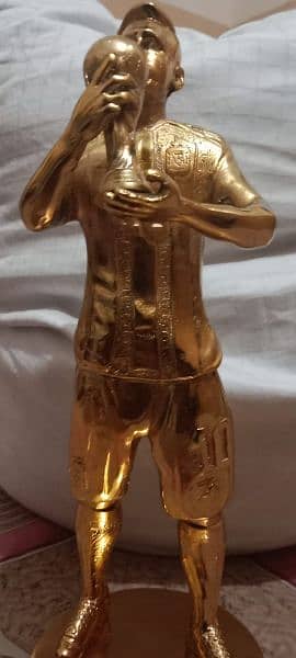 beautiful Messi statue (metal handicraft) 1