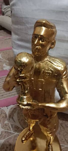 beautiful Messi statue (metal handicraft) 3