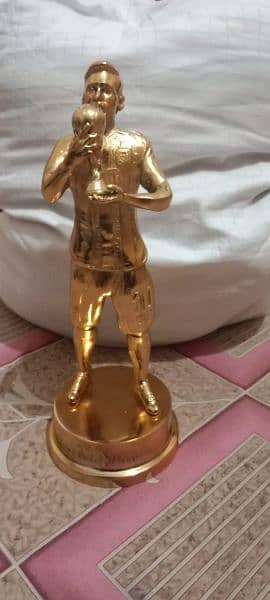 beautiful Messi statue (metal handicraft) 5