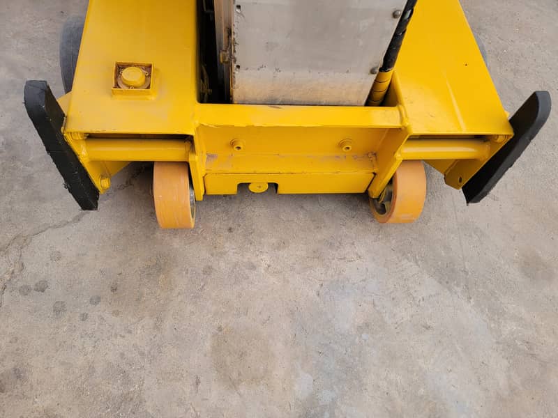 GROVE P35DC Vertical Mast Lift Man Lift Scissor Lift for Sale in KHI 12