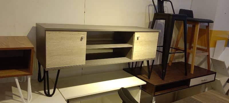 LED console/tv rack 18