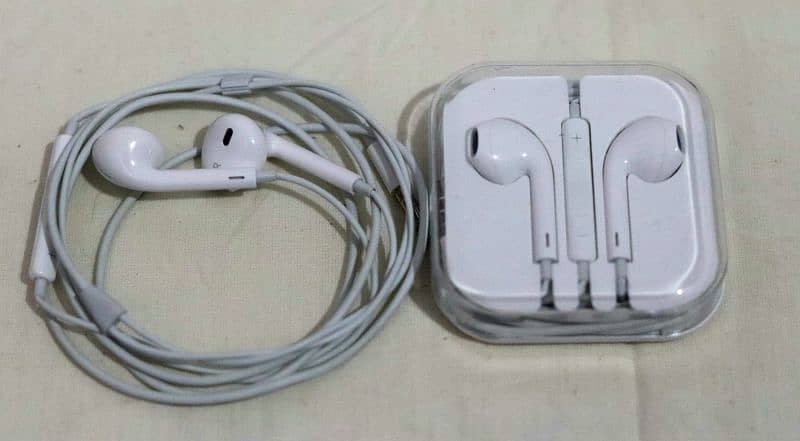 Apple Iphone handsfree. 1