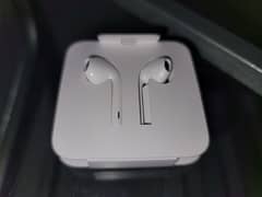 Apple EarPods with Lightning Connector 0