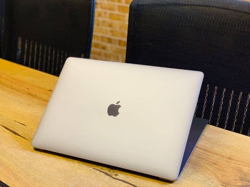 Macbook pro 2019 16/512GB core i7 2.6 GHz 15 inch 0